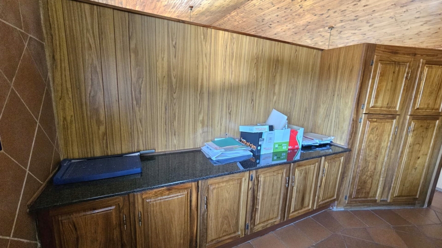 6 Bedroom Property for Sale in Schoemansville North West